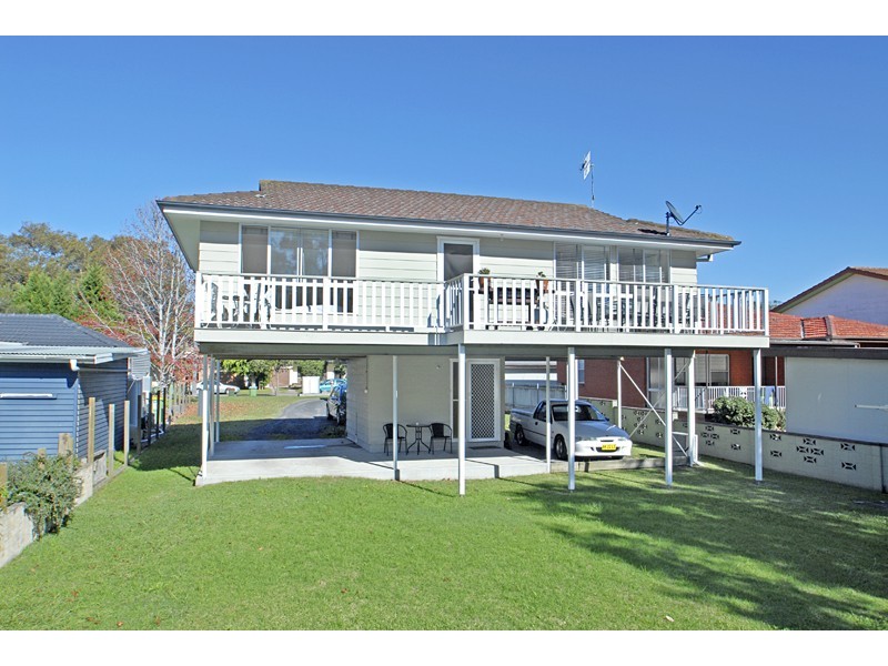 37 Lakedge Ave, Berkeley Vale NSW 2261