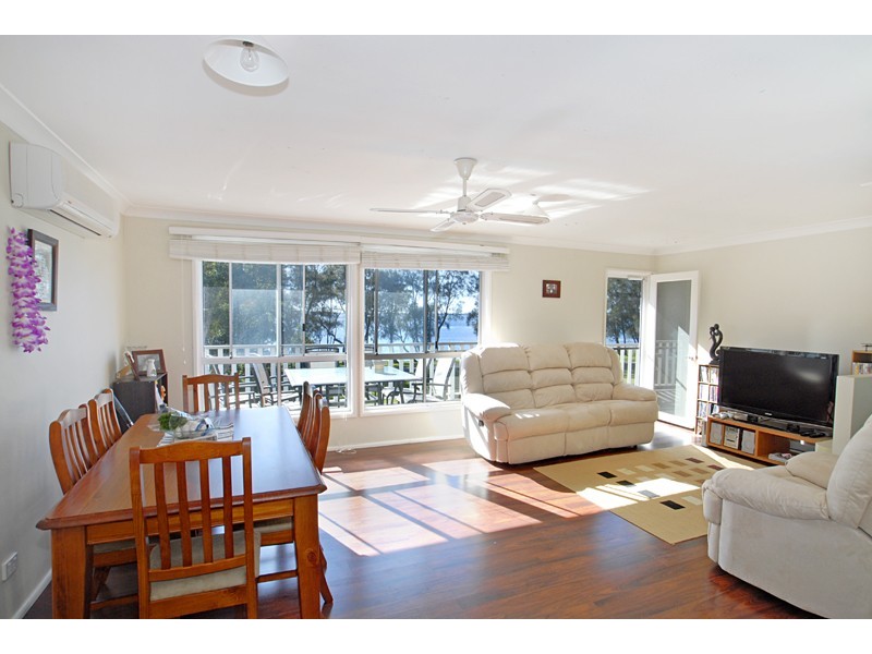 37 Lakedge Ave, Berkeley Vale NSW 2261