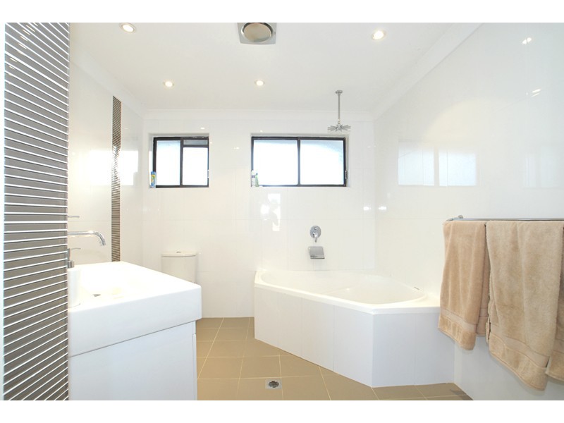 4 Edinburgh Circuit, Wamberal NSW 2260