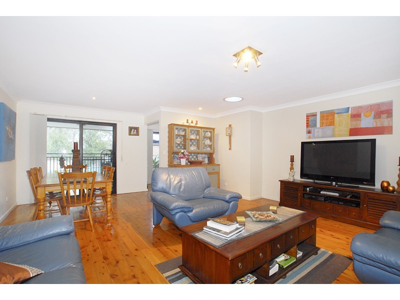 2 Shakespeare Avenue, Bateau Bay NSW 2261