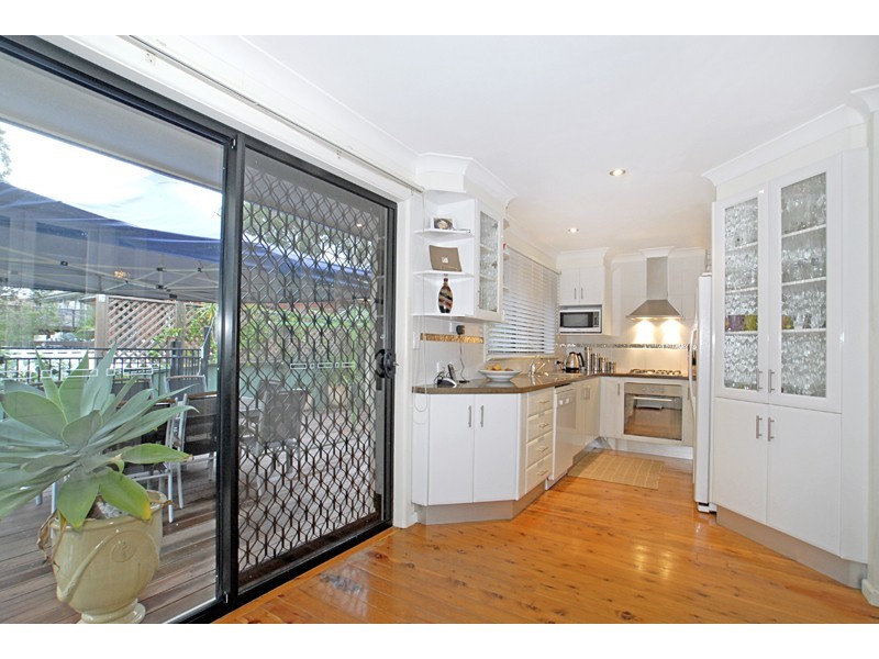 2 Shakespeare Avenue, Bateau Bay NSW 2261