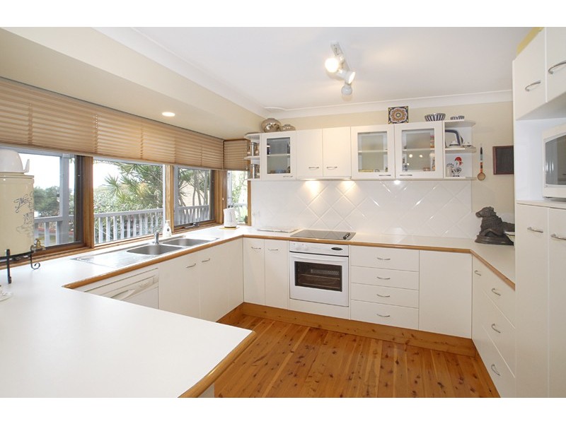 18 Donegal Road, Berkeley Vale NSW 2261