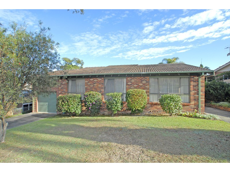 1 Parklands Cl, Bateau Bay NSW 2261