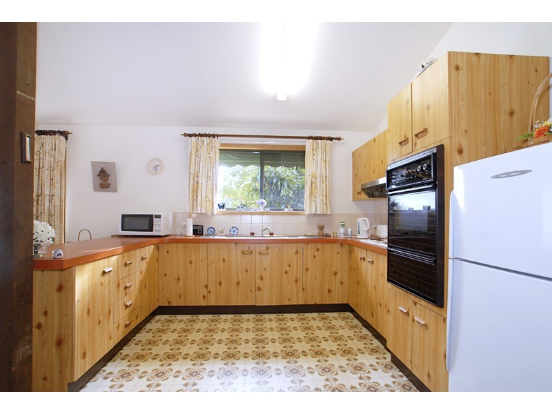 1 Parklands Cl, Bateau Bay NSW 2261