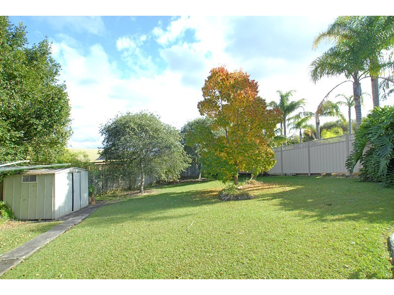 1 Parklands Cl, Bateau Bay NSW 2261