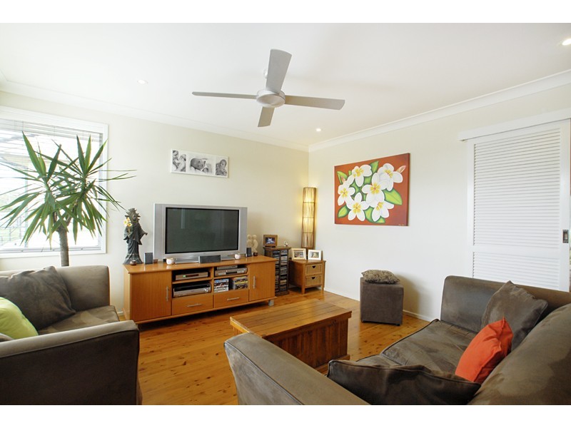 56 Sierra Ave, Bateau Bay NSW 2261