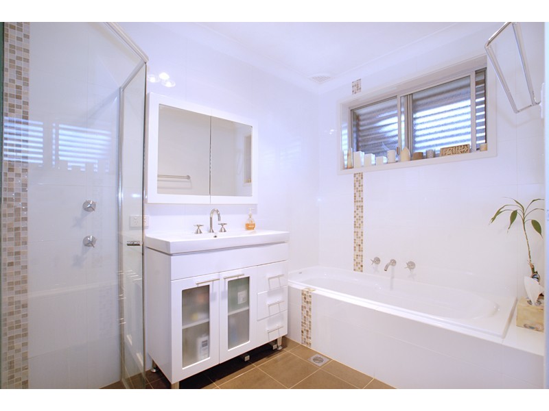 56 Sierra Ave, Bateau Bay NSW 2261