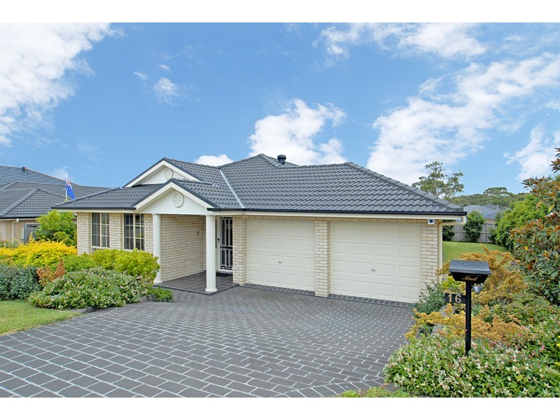 16 Bataan Circuit, Bateau Bay NSW 2261