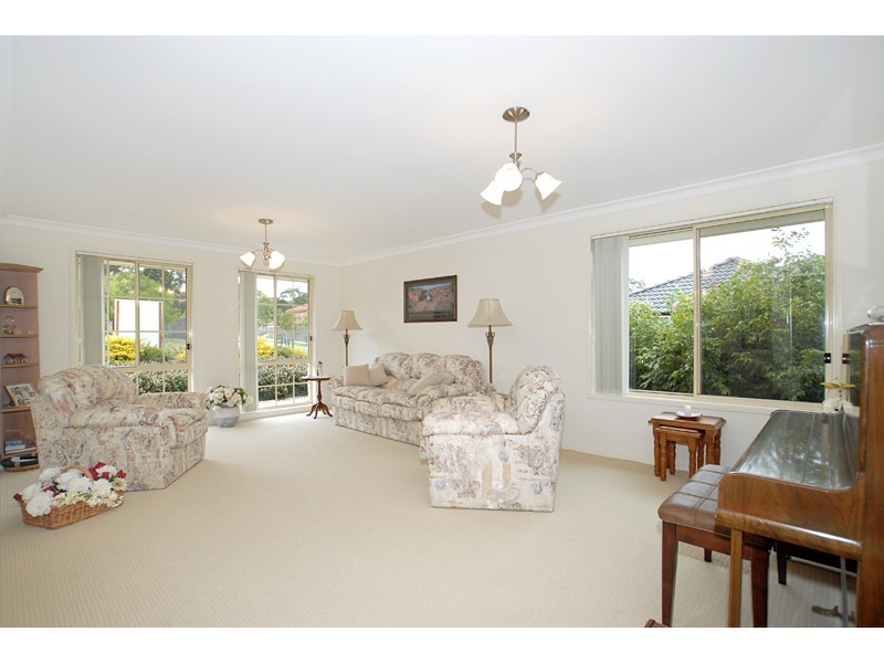 16 Bataan Circuit, Bateau Bay NSW 2261