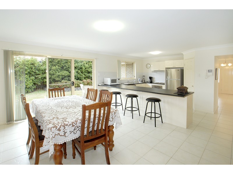 16 Bataan Circuit, Bateau Bay NSW 2261