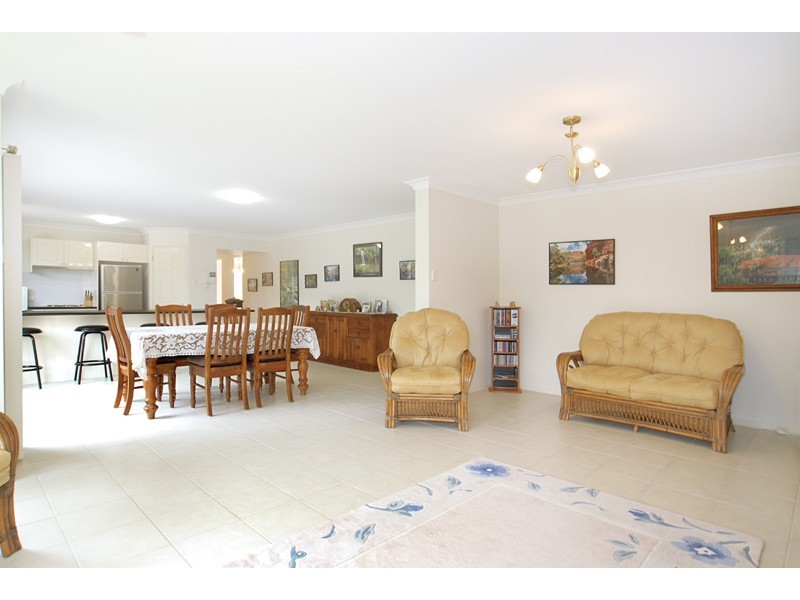 16 Bataan Circuit, Bateau Bay NSW 2261