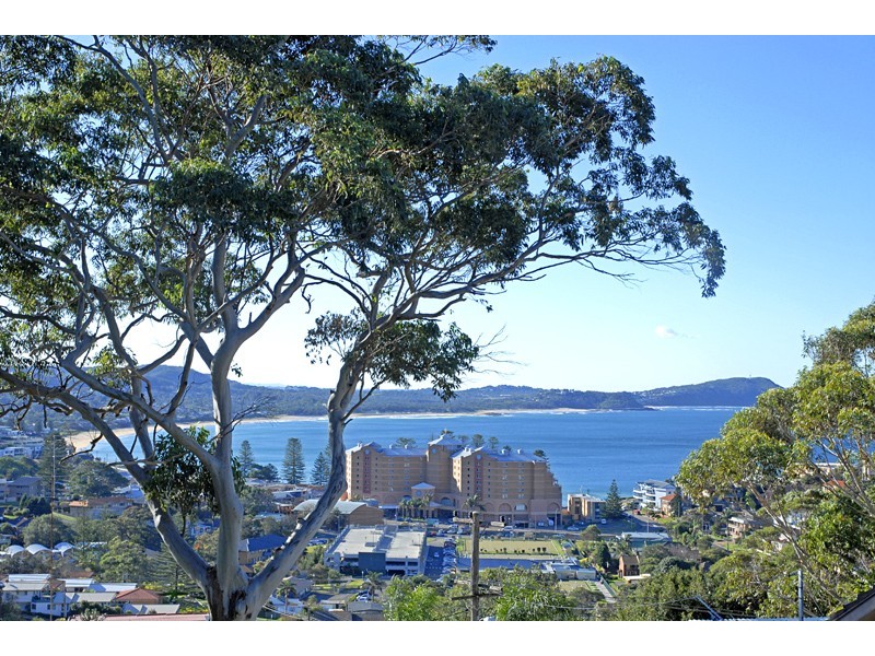 62 Coast Road, North Avoca NSW 2260