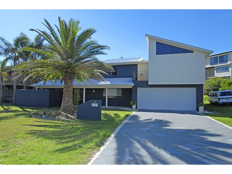 14 Bluewave Crescent, Forresters Beach NSW 2260