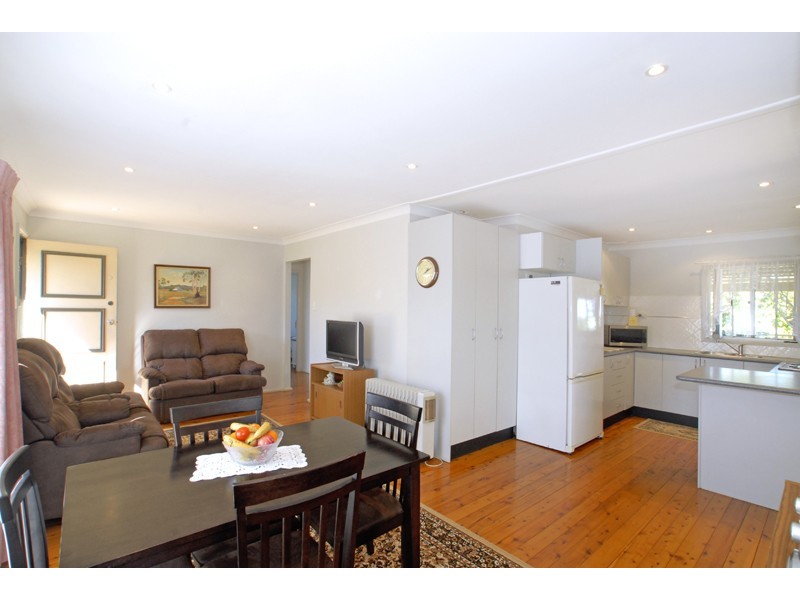 47 Valley View Road, Bateau Bay NSW 2261