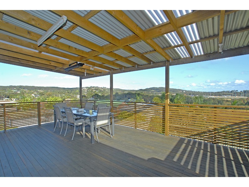 41 Valley View Rd, Bateau Bay NSW 2261
