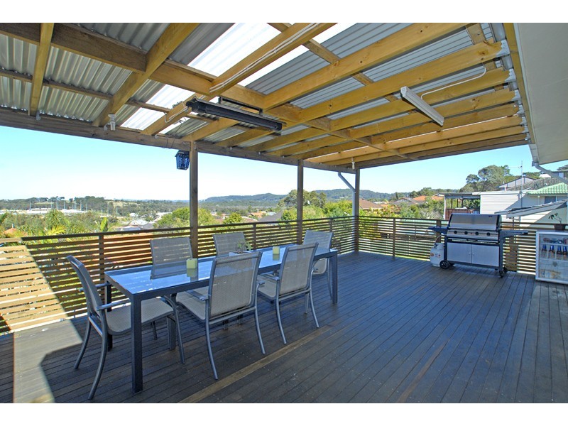 41 Valley View Rd, Bateau Bay NSW 2261