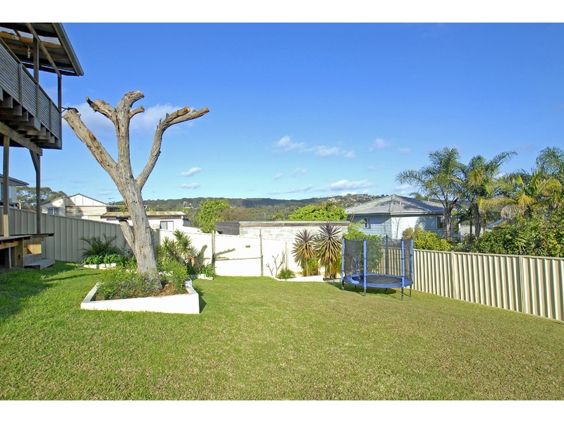 41 Valley View Rd, Bateau Bay NSW 2261