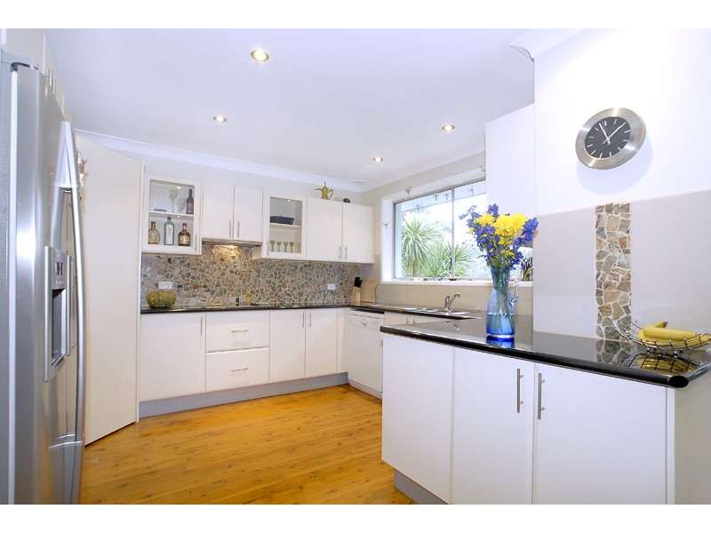 9 Somerset Cl, Wamberal NSW 2260