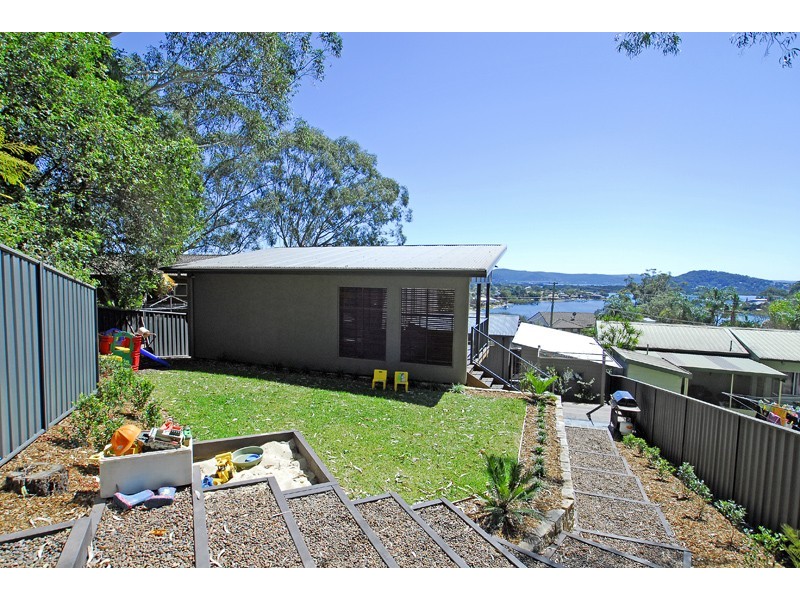 4 Empire Bay Dr, Daleys Point NSW 2257