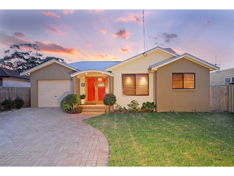 4 Lakedge Avenue, Berkeley Vale NSW 2261