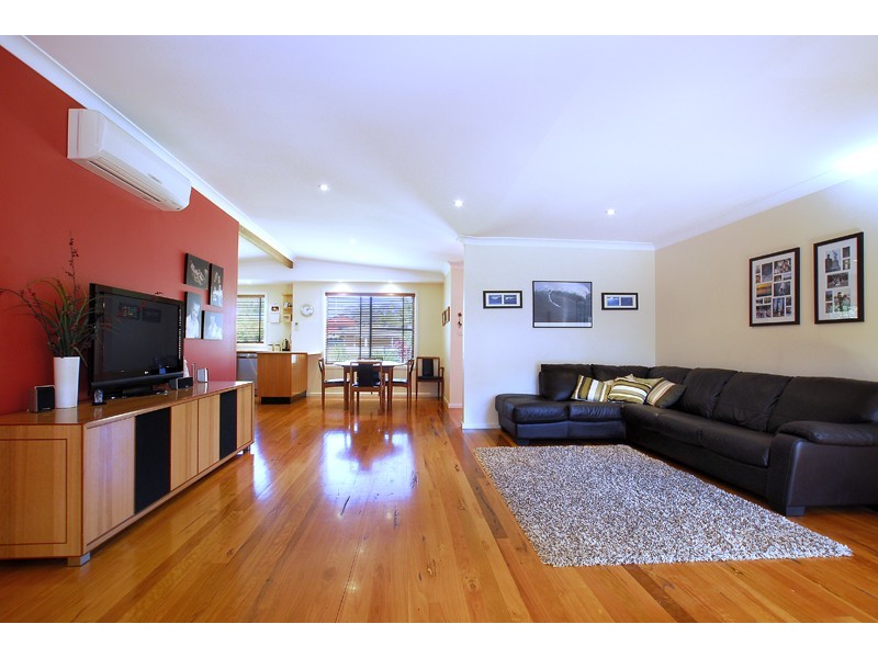 4 Lakedge Avenue, Berkeley Vale NSW 2261