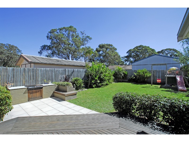 4 Lakedge Avenue, Berkeley Vale NSW 2261