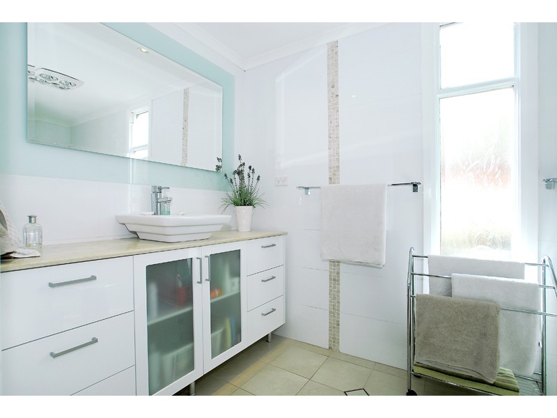 11 Macauley Avenue, Bateau Bay NSW 2261