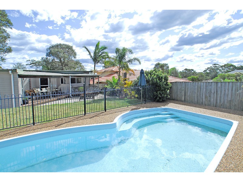 11 Macauley Avenue, Bateau Bay NSW 2261