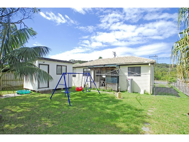 951 The Entrance Rd, Forresters Beach NSW 2260