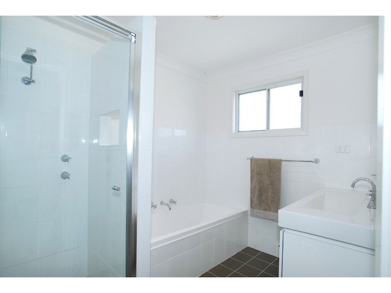 25 St James St, Berkeley Vale NSW 2261