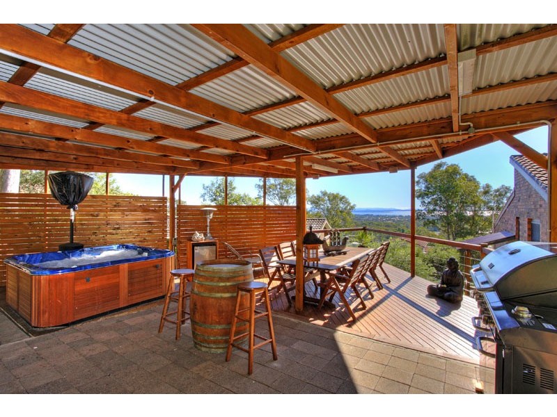 4 Seaspray Close, Bateau Bay NSW 2261