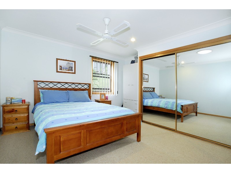 4 Seaspray Close, Bateau Bay NSW 2261