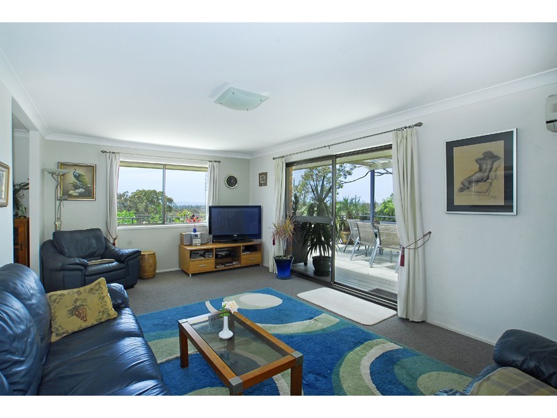1 Jonathon Close, Bateau Bay NSW 2261