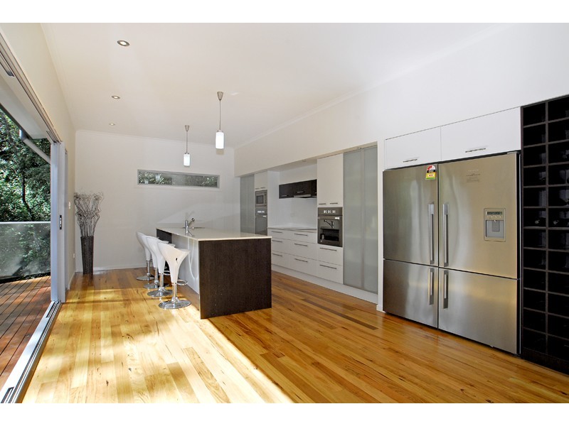 105a Lake Shore Dr, North Avoca NSW 2260