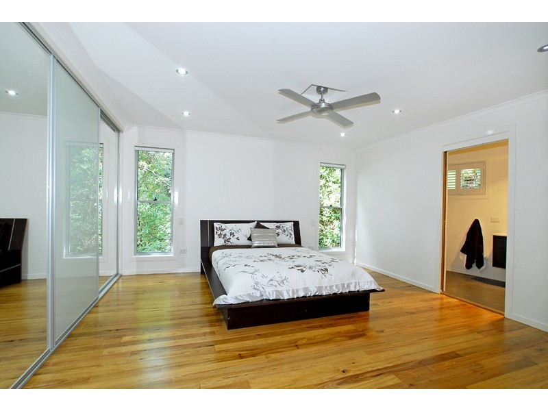 105a Lake Shore Dr, North Avoca NSW 2260