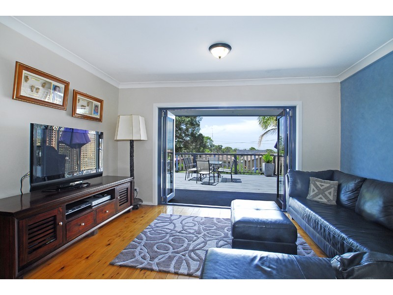 14 Hillcrest Avenue, Bateau Bay NSW 2261