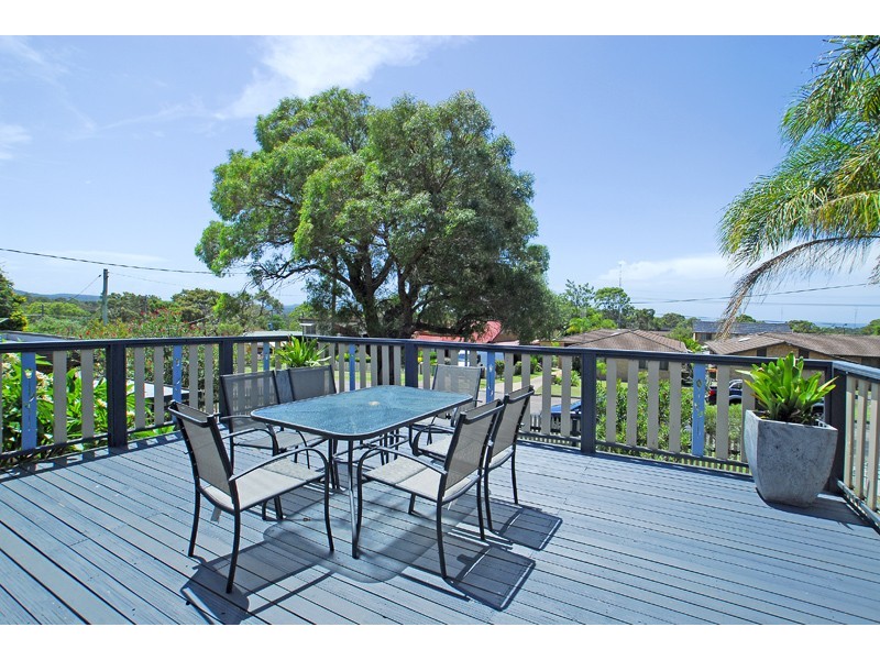 14 Hillcrest Avenue, Bateau Bay NSW 2261