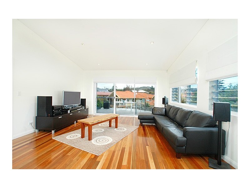 7 Bareena Ave, North Avoca NSW 2260