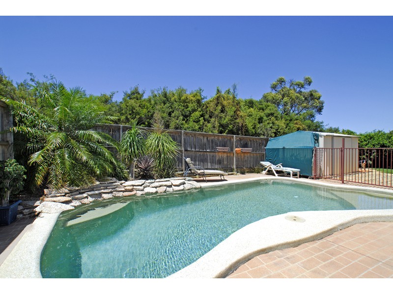 69 Sir Joseph Banks Dr, Bateau Bay NSW 2261