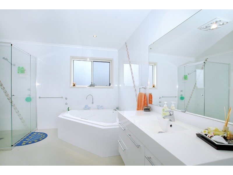 116 Hutton Rd, The Entrance North NSW 2261