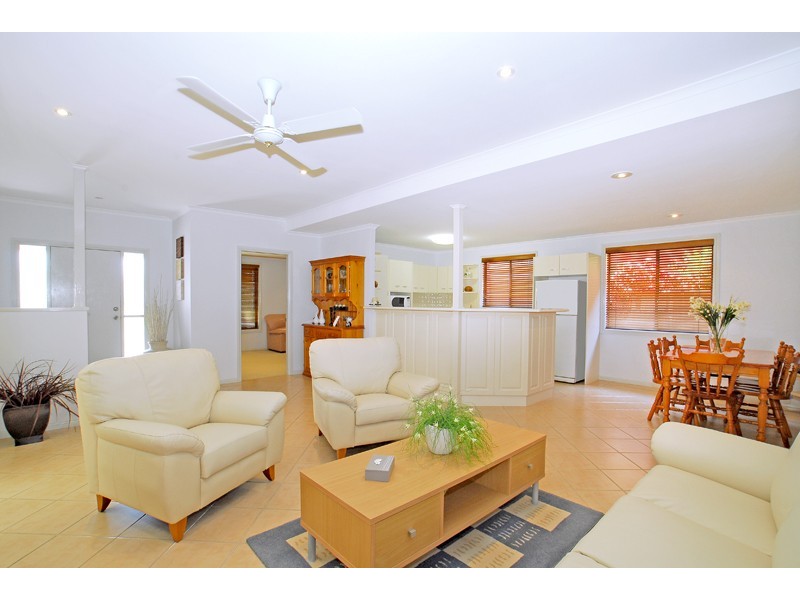 16 Bias Avenue, Bateau Bay NSW 2261