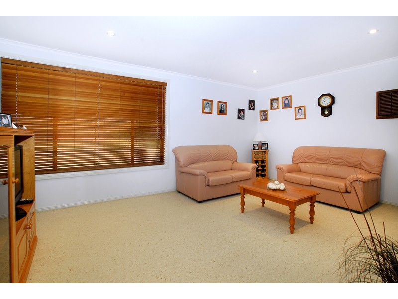 16 Bias Avenue, Bateau Bay NSW 2261