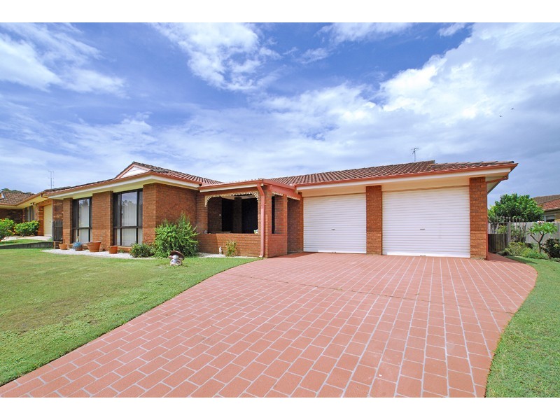 25 Murrumbidgee Cres, Bateau Bay NSW 2261