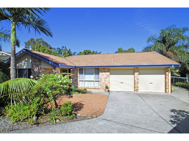 9 Molly Cl, Bateau Bay NSW 2261