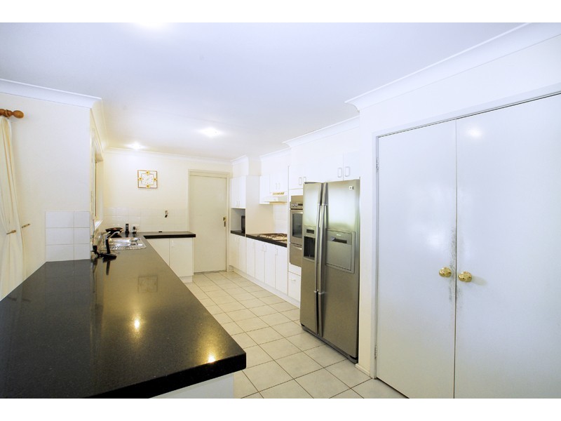 9 Molly Cl, Bateau Bay NSW 2261