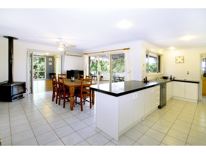 9 Molly Cl, Bateau Bay NSW 2261
