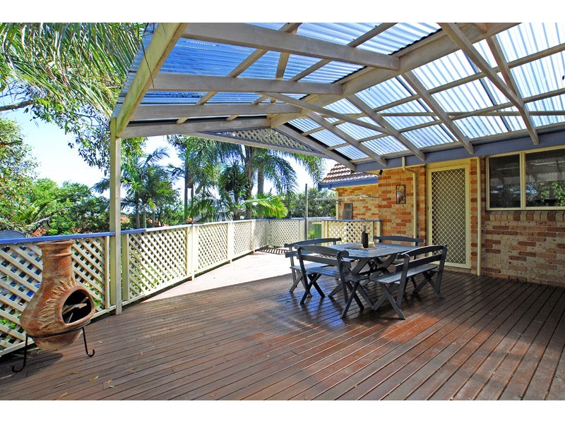 9 Molly Cl, Bateau Bay NSW 2261