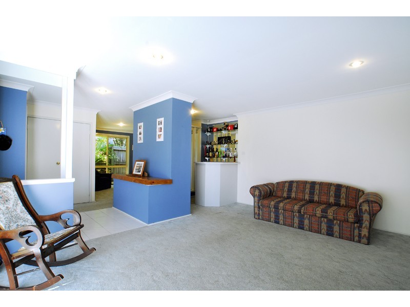 9 Molly Cl, Bateau Bay NSW 2261