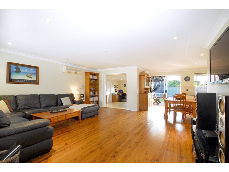 16 Sierra Avenue, Bateau Bay NSW 2261