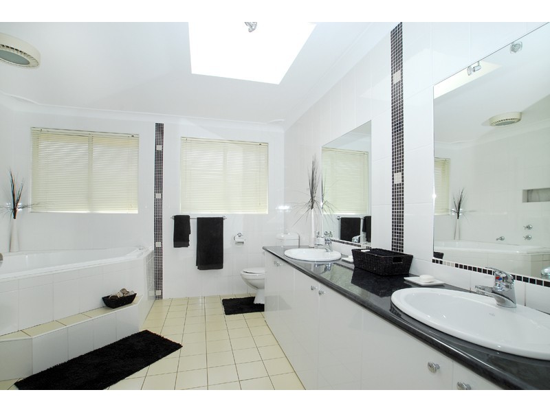 16 Sierra Avenue, Bateau Bay NSW 2261
